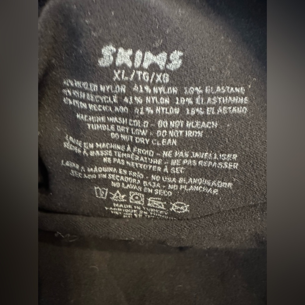 SKIMS SEAMLESS SCULPT BRIEF BODYSUIT - Picture 12 of 16